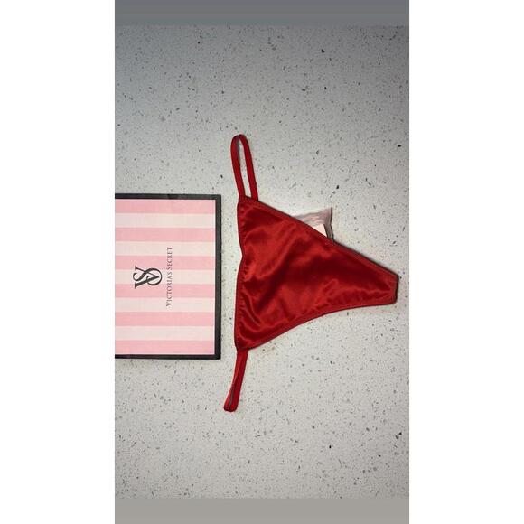 Victoria's Secret Dream Angels - M Red Satin Pom Pom V-String Panty Medium Thong - Picture 1 of 7